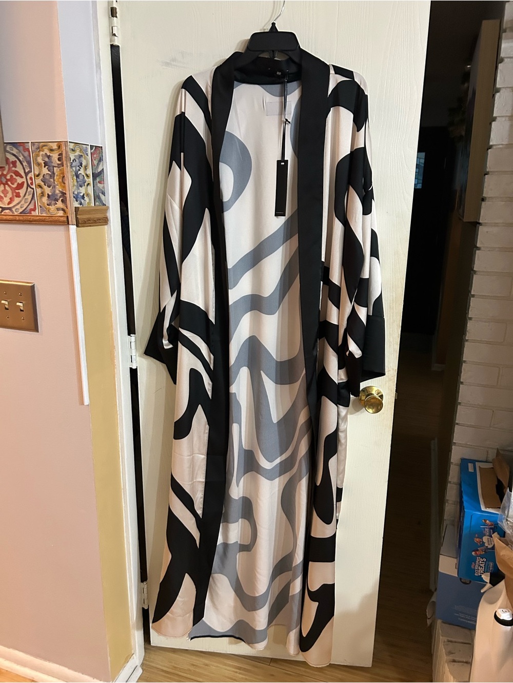 Ada & Edith Black & Cream Long Printed Robe Kimono - Picture 5 of 9